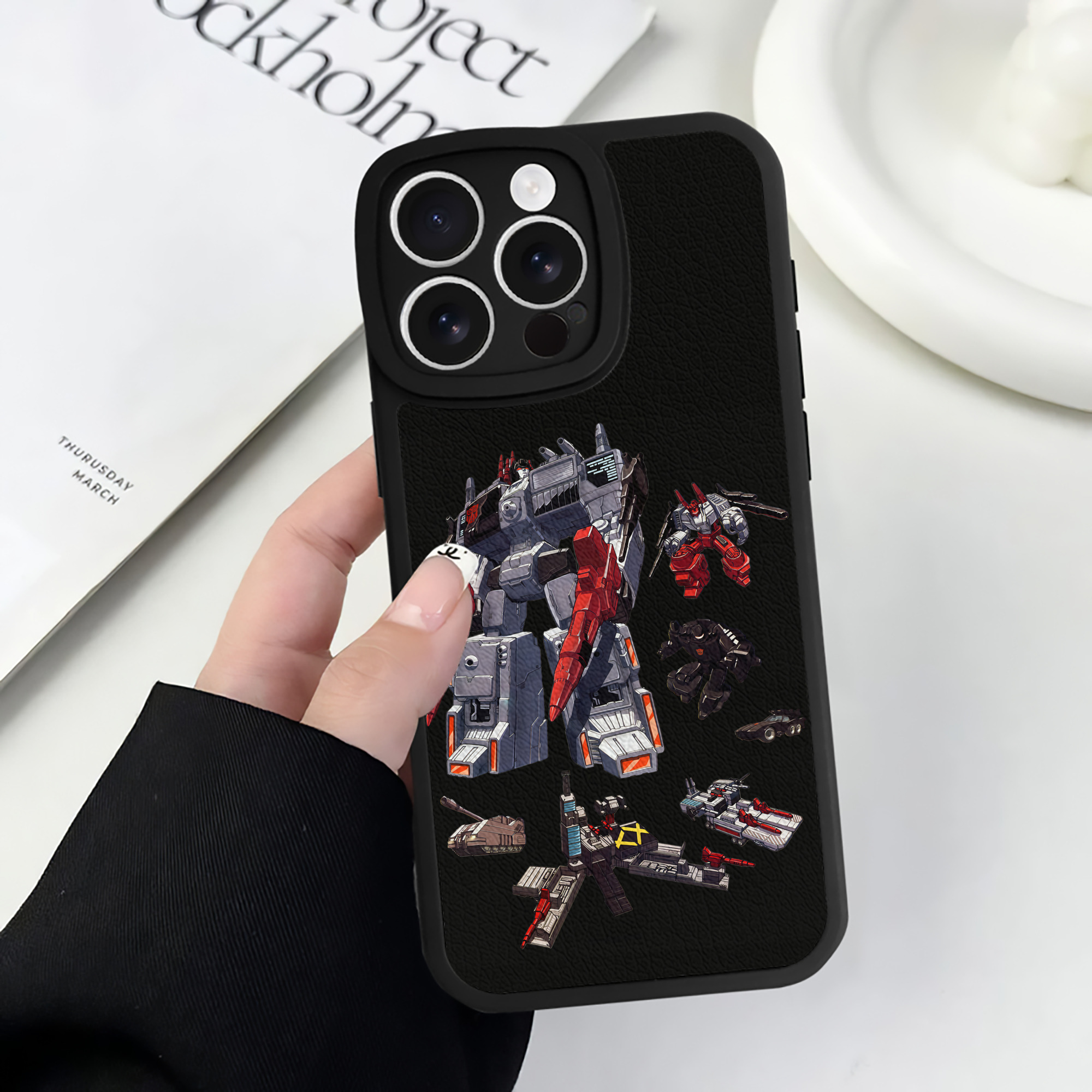 （画像用） Transformers トランスフォーマー 【iPhone 16シリーズ対応】シリコンスマホケース（レザー調） 材質：シリコン